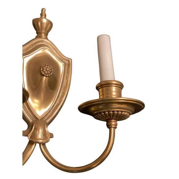 Vintage Brass Wall Sconce Neoclassical Design. - Picture 5 of 9